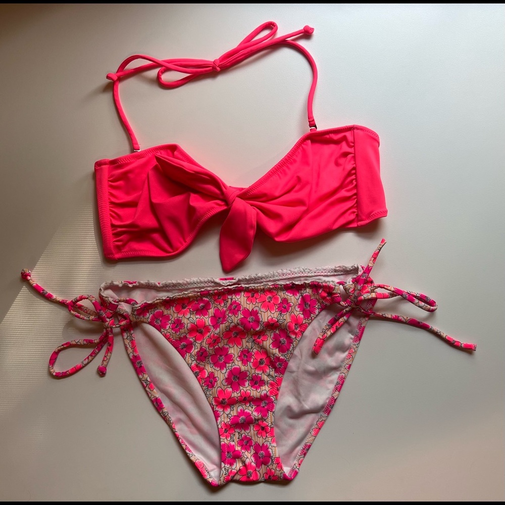 VICTORIA'S SECRET Two Piece Halter Top Large and Side Tie Bottom Small Bikini